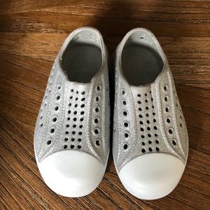 NWT Native Shoes Dupes silver glitter C6